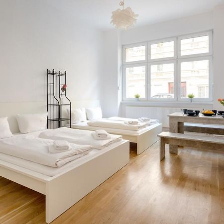 Newton-Appartement Mit 3 Schlafzimmern برلين المظهر الخارجي الصورة