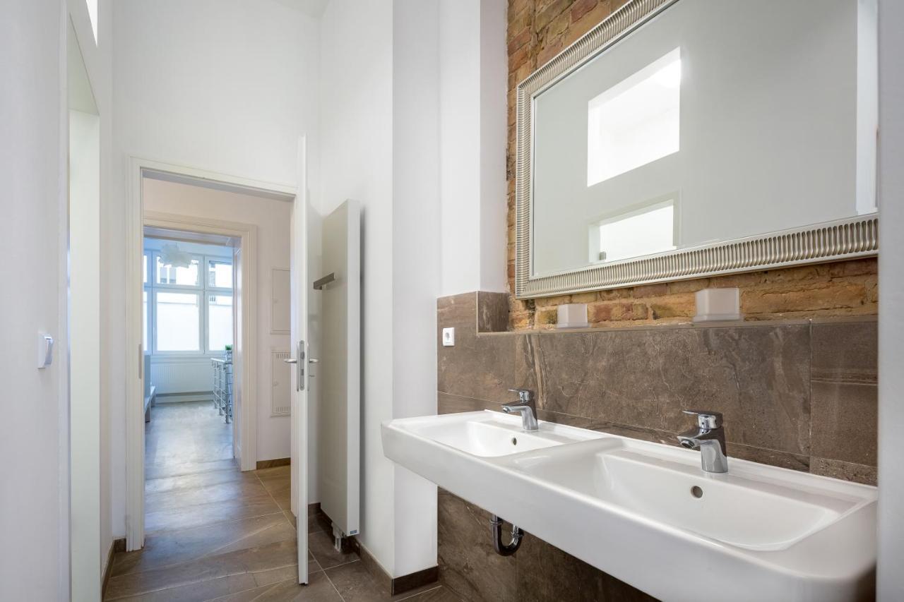 Newton-Appartement Mit 3 Schlafzimmern برلين المظهر الخارجي الصورة