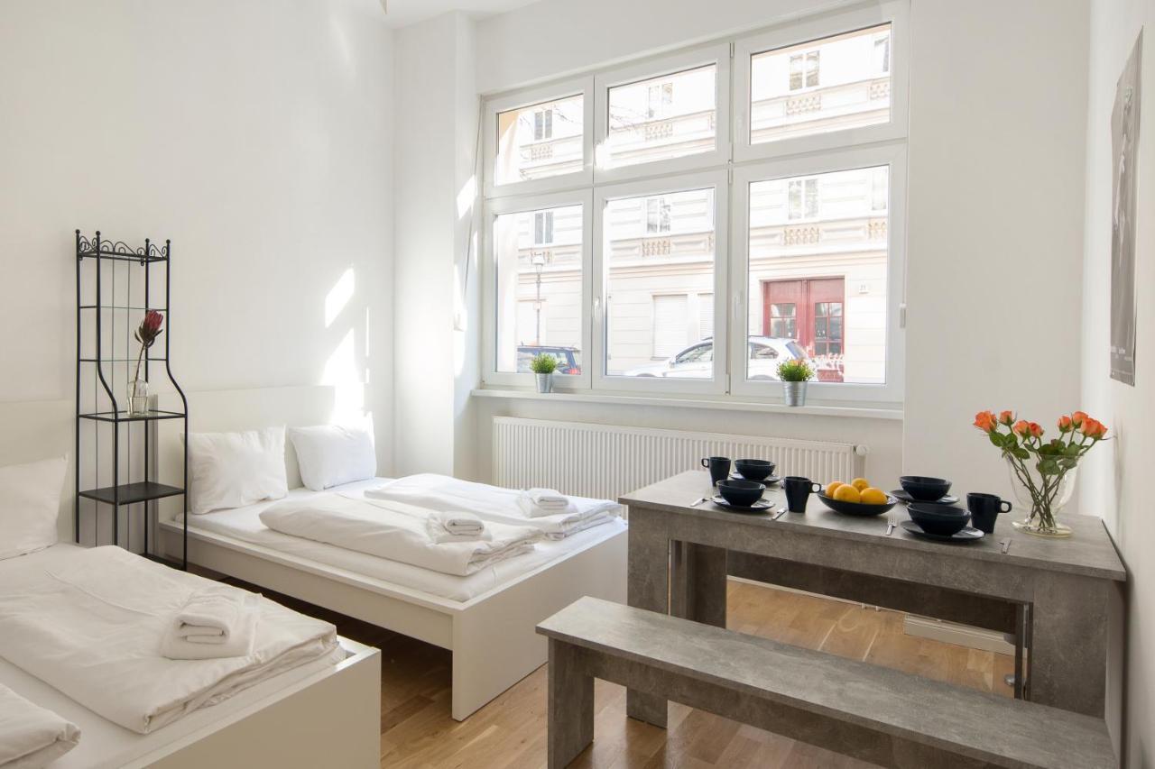 Newton-Appartement Mit 3 Schlafzimmern برلين المظهر الخارجي الصورة