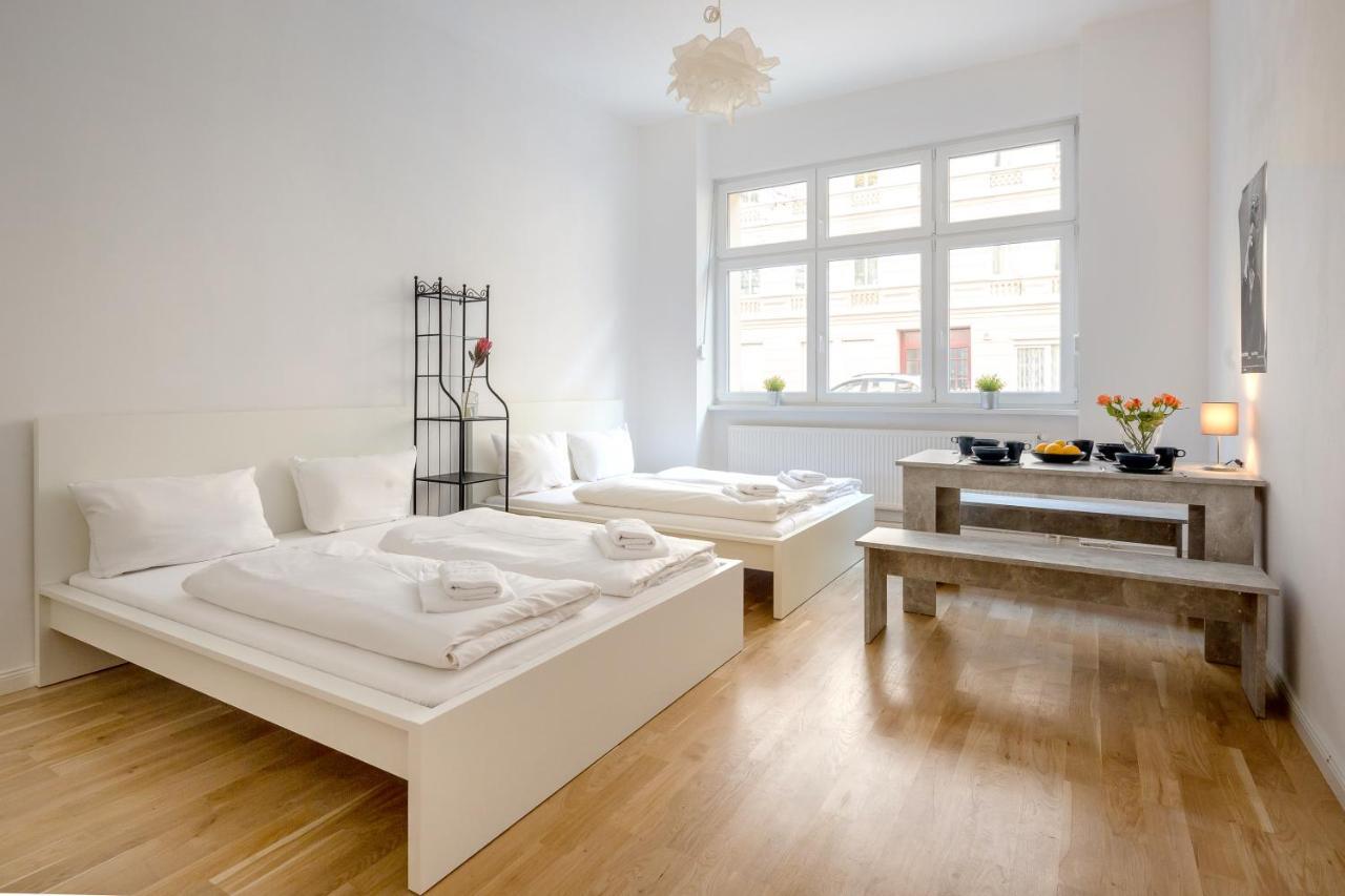 Newton-Appartement Mit 3 Schlafzimmern برلين المظهر الخارجي الصورة