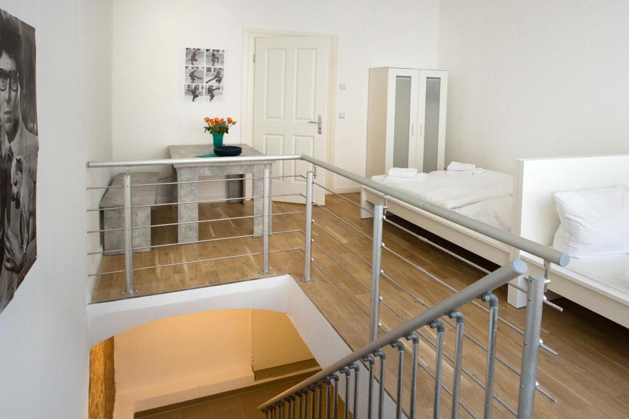 Newton-Appartement Mit 3 Schlafzimmern برلين المظهر الخارجي الصورة