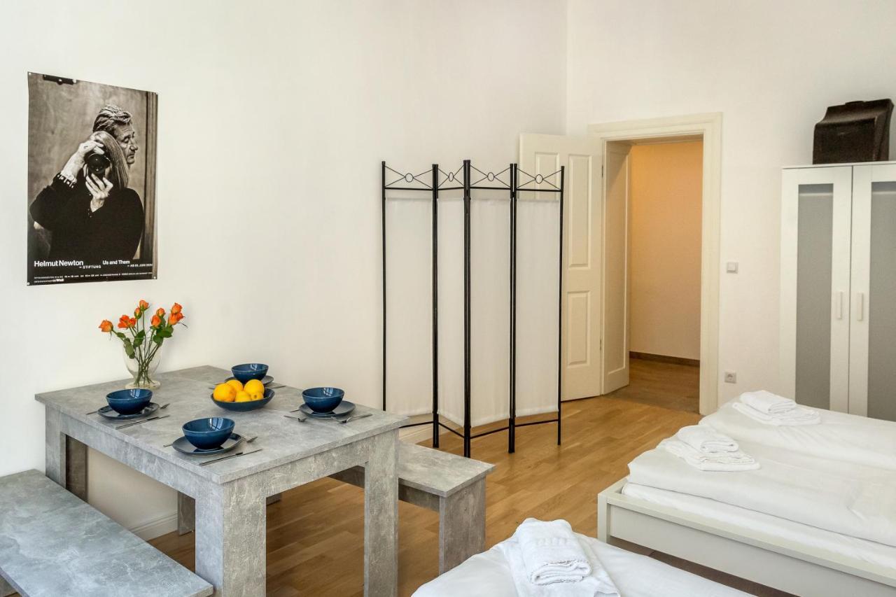 Newton-Appartement Mit 3 Schlafzimmern برلين المظهر الخارجي الصورة