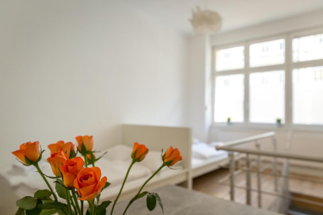 Newton-Appartement Mit 3 Schlafzimmern برلين المظهر الخارجي الصورة